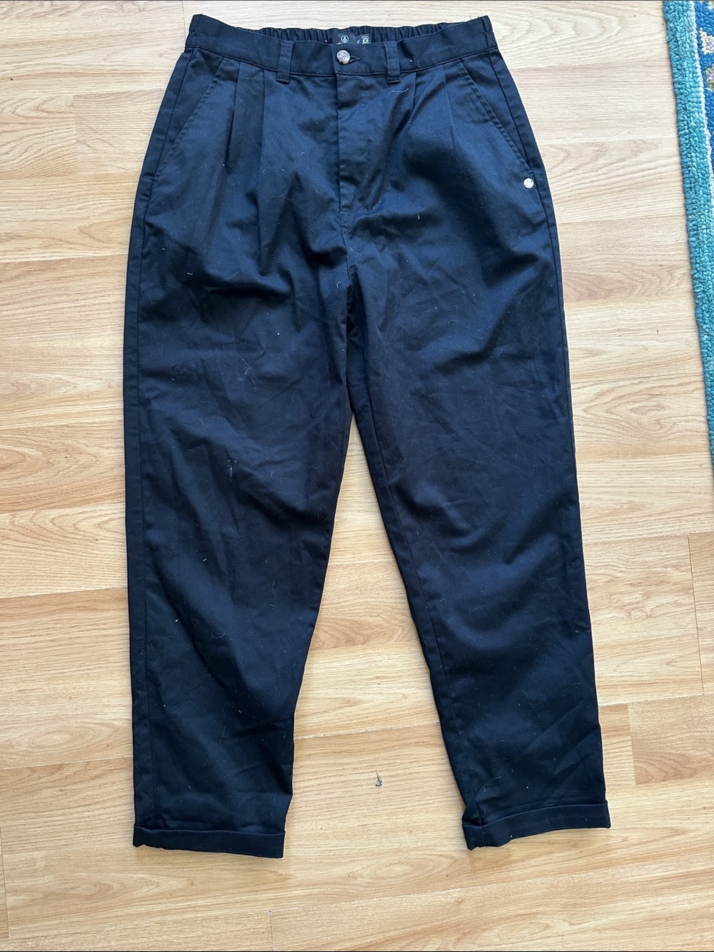 NWOT Volcom Black tapered Pant